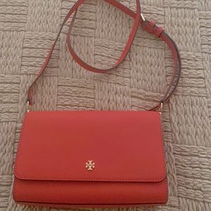 It's new but i take out the tagg , u can see and notice it's new when u see it